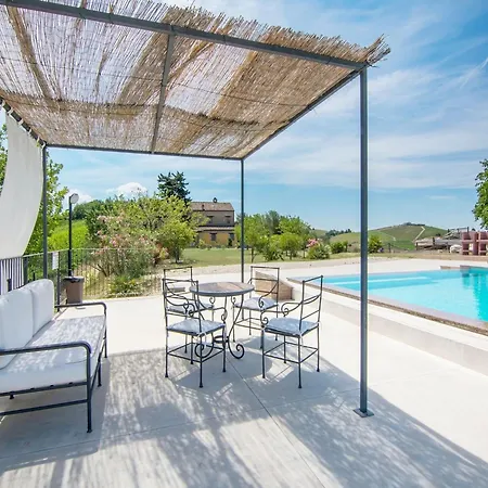 Apartmán In Grottammare With Jacuzzi & Garden