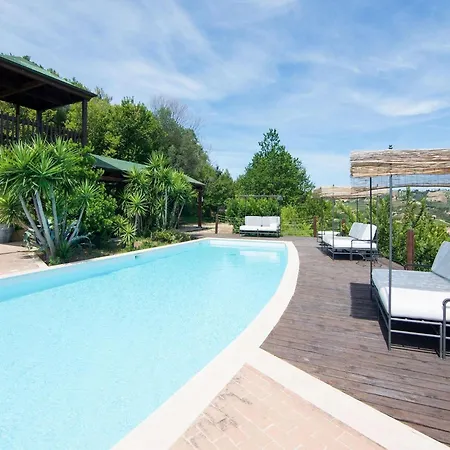 Apartmán In Grottammare With Jacuzzi & Garden *