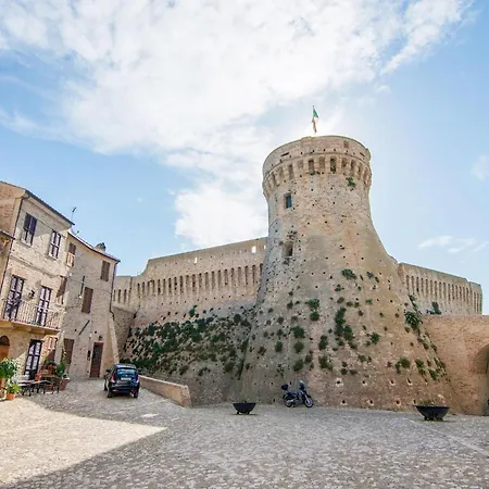 Apartment In Grottammare With Jacuzzi & Garden Apartament